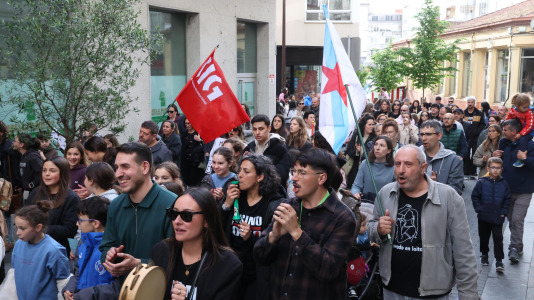 Unas 300 personas se manifestaron en Carballo para exigir mejoras en cubrir las necesidades del alumnado con necesidades especiales