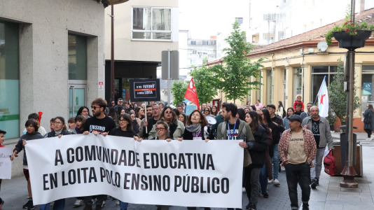 Unas 300 personas se manifestaron en Carballo para exigir mejoras en cubrir las necesidades del alumnado con necesidades especiales