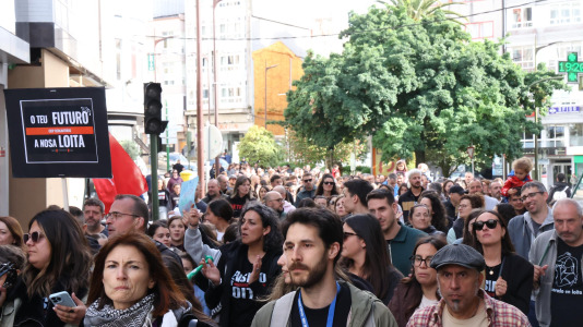 Unas 300 personas se manifestaron en Carballo para exigir mejoras en cubrir las necesidades del alumnado con necesidades especiales