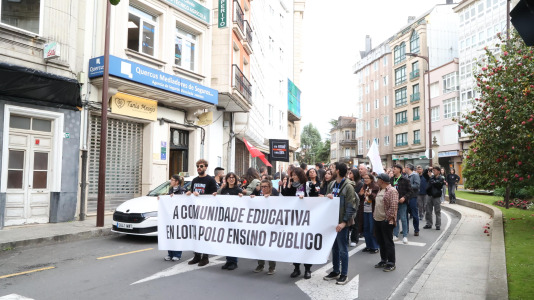 Unas 300 personas se manifestaron en Carballo para exigir mejoras en cubrir las necesidades del alumnado con necesidades especiales
