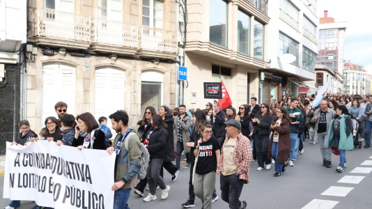 Unas 300 personas se manifestaron en Carballo para exigir mejoras en cubrir las necesidades del alumnado con necesidades especiales