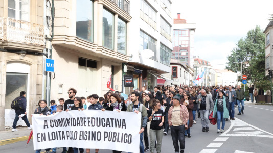 Unas 300 personas se manifestaron en Carballo para exigir mejoras en cubrir las necesidades del alumnado con necesidades especiales
