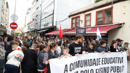 Unas 300 personas se manifestaron en Carballo para exigir mejoras en cubrir las necesidades del alumnado con necesidades especiales