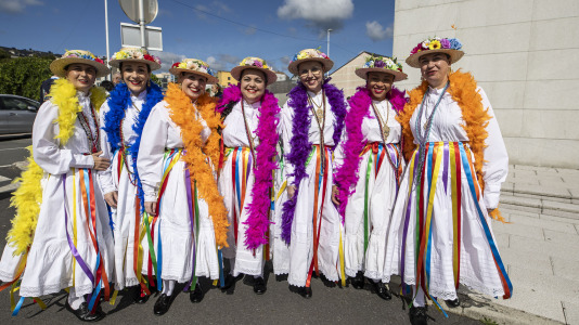 A Laracha celebrou o Día das Letras Galegas cunha exhibición de música e baile tradicional