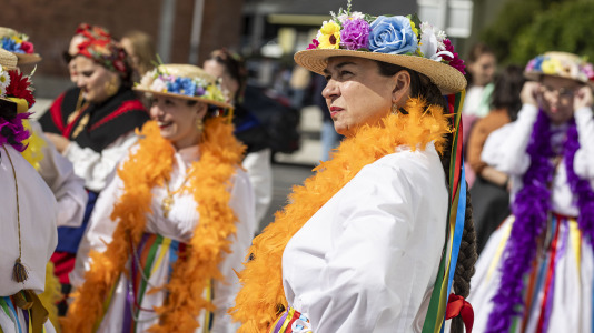 A Laracha celebrou o Día das Letras Galegas cunha exhibición de música e baile tradicional