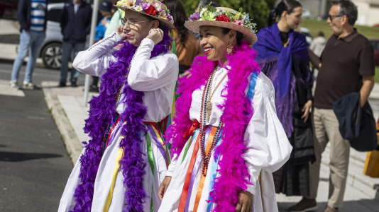 A Laracha celebrou o Día das Letras Galegas cunha exhibición de música e baile tradicional