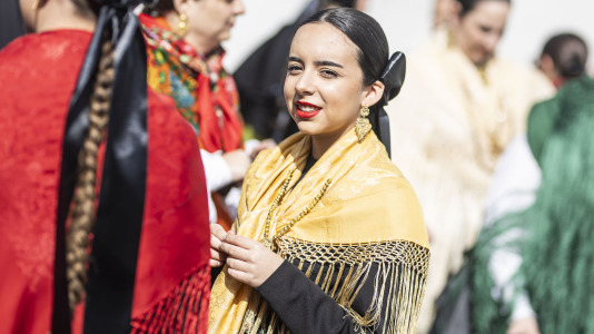 A Laracha celebrou o Día das Letras Galegas cunha exhibición de música e baile tradicional
