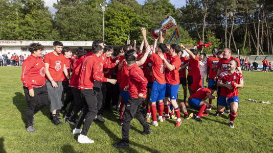 El San Lorenzo se proclamó campeón de la Liga da Costa en la última jornada, derrotar al Corcubión por 2 goles a 0