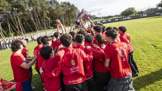 El San Lorenzo se proclamó campeón de la Liga da Costa en la última jornada, derrotar al Corcubión por 2 goles a 0