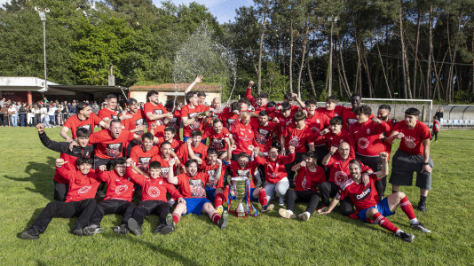 El San Lorenzo se proclamó campeón de la Liga da Costa en la última jornada, derrotar al Corcubión por 2 goles a 0