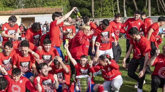 El San Lorenzo se proclamó campeón de la Liga da Costa en la última jornada, derrotar al Corcubión por 2 goles a 0