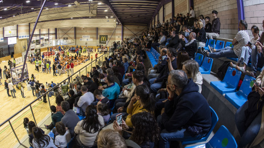 Cerca de 500 niños se dieron cita en el pabellón Carballo Calero para participar en una nueva edición del Pequebasket organizado por las Escola Basket Xiria