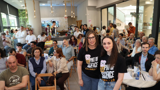 El Pint of Science se despidió este miércoles hasta el próximo año con las charlas de Olalla Rama e Isabel García