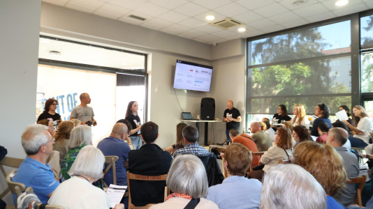 El Pint of Science se despidió este miércoles hasta el próximo año con las charlas de Olalla Rama e Isabel García