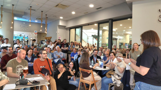 El Pint of Science se despidió este miércoles hasta el próximo año con las charlas de Olalla Rama e Isabel García