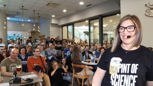 El Pint of Science se despidió este miércoles hasta el próximo año con las charlas de Olalla Rama e Isabel García