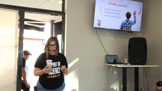 El Pint of Science se despidió este miércoles hasta el próximo año con las charlas de Olalla Rama e Isabel García