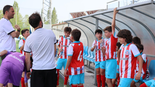 El Celta ganó la 16ª edición del Torneo Alevín F-11 Luis Calvo en un derbi en el que el Deportivo falló un penalti que podría haber cambiado el rumbo de la final
