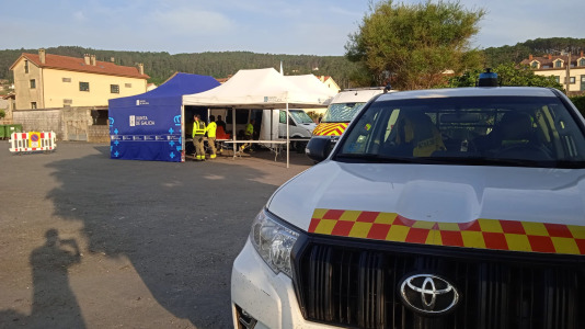 Más de un centenar de personas participaron este jueves en el simulacro de incendio forestal que tuvo lugar en Fisterra con el objetivo de comprobar la coordinación de los servicios implicados con los centros de coordinación de emergencias