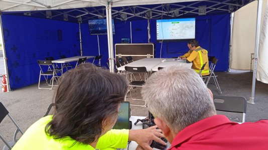 Más de un centenar de personas participaron este jueves en el simulacro de incendio forestal que tuvo lugar en Fisterra con el objetivo de comprobar la coordinación de los servicios implicados con los centros de coordinación de emergencias