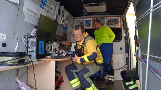 Más de un centenar de personas participaron este jueves en el simulacro de incendio forestal que tuvo lugar en Fisterra con el objetivo de comprobar la coordinación de los servicios implicados con los centros de coordinación de emergencias