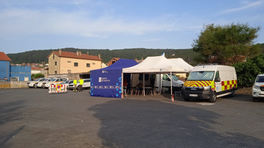 Más de un centenar de personas participaron este jueves en el simulacro de incendio forestal que tuvo lugar en Fisterra con el objetivo de comprobar la coordinación de los servicios implicados con los centros de coordinación de emergencias