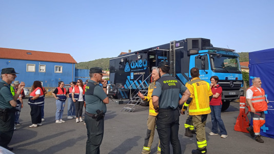 Más de un centenar de personas participaron este jueves en el simulacro de incendio forestal que tuvo lugar en Fisterra con el objetivo de comprobar la coordinación de los servicios implicados con los centros de coordinación de emergencias