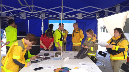 Más de un centenar de personas participaron este jueves en el simulacro de incendio forestal que tuvo lugar en Fisterra con el objetivo de comprobar la coordinación de los servicios implicados con los centros de coordinación de emergencias