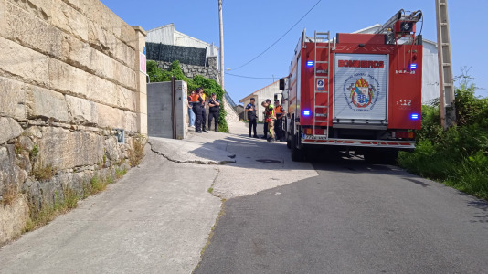 Más de un centenar de personas participaron este jueves en el simulacro de incendio forestal que tuvo lugar en Fisterra con el objetivo de comprobar la coordinación de los servicios implicados con los centros de coordinación de emergencias