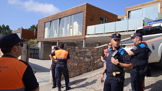 Más de un centenar de personas participaron este jueves en el simulacro de incendio forestal que tuvo lugar en Fisterra con el objetivo de comprobar la coordinación de los servicios implicados con los centros de coordinación de emergencias