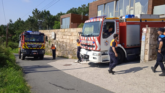 Más de un centenar de personas participaron este jueves en el simulacro de incendio forestal que tuvo lugar en Fisterra con el objetivo de comprobar la coordinación de los servicios implicados con los centros de coordinación de emergencias