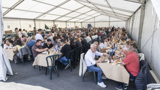 Más de 400 personas disfrutaron este domingo de la pulpada de San Román que tuvo lugar en Cabovilaño, A Laracha