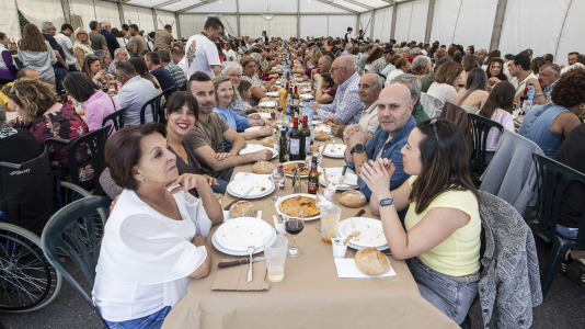 Más de 400 personas disfrutaron este domingo de la pulpada de San Román que tuvo lugar en Cabovilaño, A Laracha