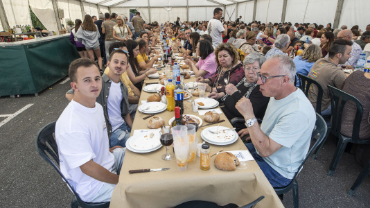 Más de 400 personas disfrutaron este domingo de la pulpada de San Román que tuvo lugar en Cabovilaño, A Laracha