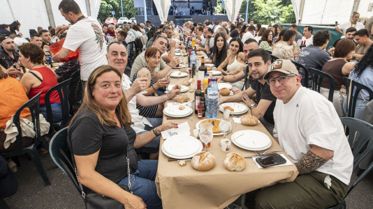 Más de 400 personas disfrutaron este domingo de la pulpada de San Román que tuvo lugar en Cabovilaño, A Laracha