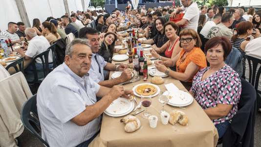 Más de 400 personas disfrutaron este domingo de la pulpada de San Román que tuvo lugar en Cabovilaño, A Laracha