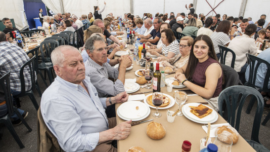 Más de 400 personas disfrutaron este domingo de la pulpada de San Román que tuvo lugar en Cabovilaño, A Laracha