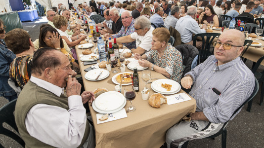 Más de 400 personas disfrutaron este domingo de la pulpada de San Román que tuvo lugar en Cabovilaño, A Laracha