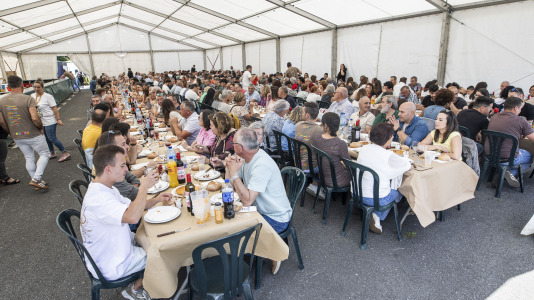 Más de 400 personas disfrutaron este domingo de la pulpada de San Román que tuvo lugar en Cabovilaño, A Laracha