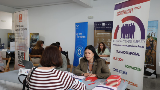 Feria de empleo sénior en Carballo (20)