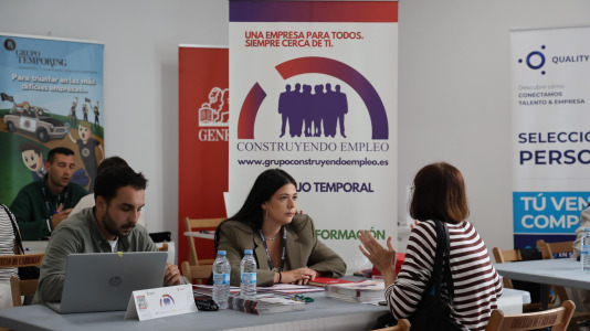 Feria de empleo sénior en Carballo (22)