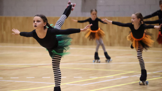 Exhibición de fin de curso de la Escola Lubiáns de patinaje (9)