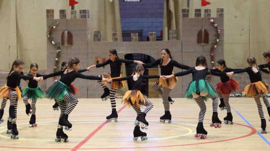 Exhibición de fin de curso de la Escola Lubiáns de patinaje (12)