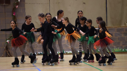 Exhibición de fin de curso de la Escola Lubiáns de patinaje (13)