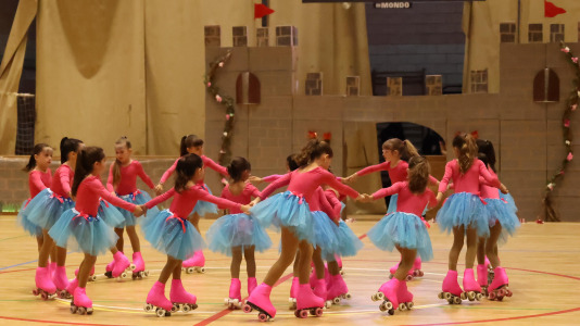 Exhibición de fin de curso de la Escola Lubiáns de patinaje (30)