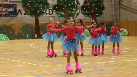 Exhibición de fin de curso de la Escola Lubiáns de patinaje (32)