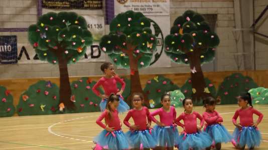 Exhibición de fin de curso de la Escola Lubiáns de patinaje (34)