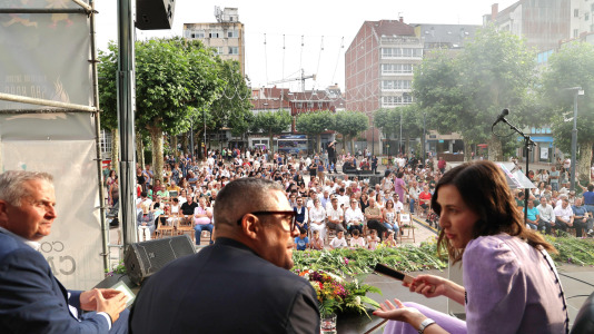 El pregón de la investigadora carballesa Verónica Bolón abrió este lunes la semana grande del San Xoán de Carballo
