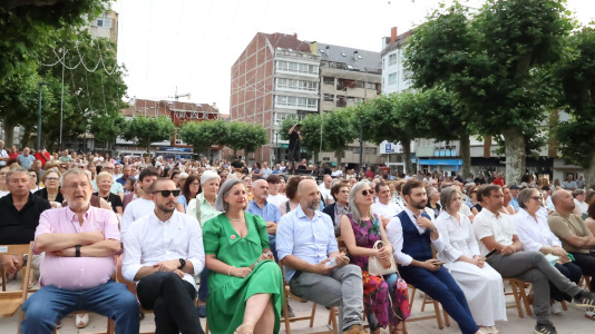 El pregón de la investigadora carballesa Verónica Bolón abrió este lunes la semana grande del San Xoán de Carballo