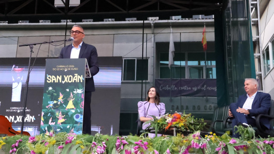 El pregón de la investigadora carballesa Verónica Bolón abrió este lunes la semana grande del San Xoán de Carballo